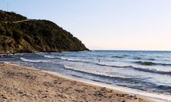 İzmir'de sakin denizi ile keşfedilmeyi bekliyor! Ücretsiz girişi, piknik alanı ve kum sahili ile yazın yeni adresi