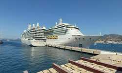Dev gemiler Bodrum’a demir attı! Binlerce turist ilçeye akın etti