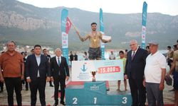 Kabotaj Bayramı coşkusu! Yağlı direk yarışı nefes kesti