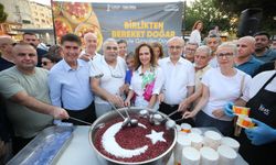 Karşıyaka’da anlamlı etkinlik: 3 binden fazla kişiye aşure dağıtıldı