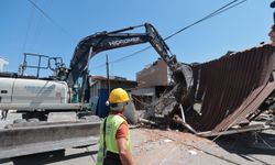 Konak'ta kaçak yapılara geçit yok! İki mahallede yıkım operasyonu