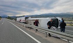 Kontrolünü kaybeden minibüs devrildi: Çok sayıda yaralı var