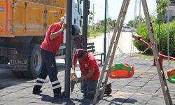 Menderes'te çocukların güvenliği için harekete geçildi! Parklar tek tek yenileniyor