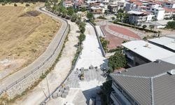 Menderes'teki bu cadde baştan sona yenileniyor