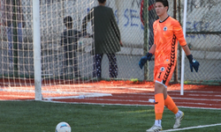 Menemen FK geleceğine yatırım yaptı! 17 yaşındaki kaleci profesyonel oldu