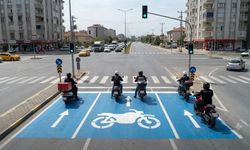 Bakanlık düğmeye bastı! Motosiklet kullananlar dikkat: Trafik ışıklarında özel alan geliyor!