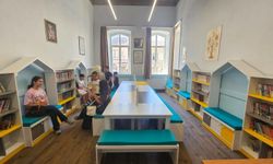 Tarihi Ödemiş Ortaokulu modern kütüphanesine kavuştu