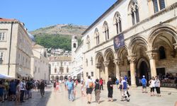 Orta çağ dokusuyla büyüleyen Dubrovnik tatilcilerin gözdesi