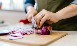 Pazarda kuru soğan alırken ilk buna bakın! Çoğu kişi bu detayı bilmiyor, en tazesi saniyeler içinde anlaşılıyor