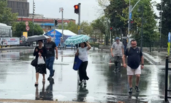 Ankara ve İstanbul'da sağanak alarmı! Yollar çöktü, iş yerlerini su bastı