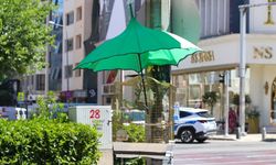 "Şakir"i kaybetti, "Shakira" için şemsiyeli çözüm buldu! Elektrik direğine astı