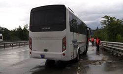 Havalimanı personelini taşıyan servis aracı kaza yaptı! Çok sayıda yaralı var