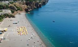 Meteoroloji uyarmıştı, sıcaklık 44 dereceye ulaştı! Sahillerde şemsiye altları ve deniz dolup taştı