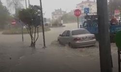 Sinop'u sağanak yağış vurdu! Cadde ve sokaklar göle döndü