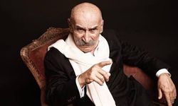 Tuncel Kurtiz'in mezarını ziyaret eden Nail Kırmızıgül'den dikkat çeken tepki: "Seküler türbesine dönüştürmüşler"
