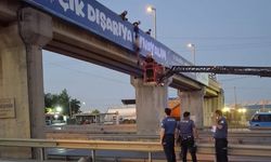 Üst geçitte hareketsiz halde bulundu! Olay yerinde inceleme başlatıldı