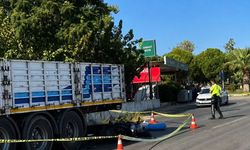 Tire’de feci kaza! Park halindeki tıra çarptı, hayatını kaybetti