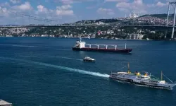 İstanbul Boğazı'nda alarm! Ağır hasarlı gemi için trafik durduruldu