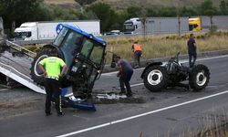 Yolcu otobüsü traktöre çarptı! 40 yolcu tahliye edildi