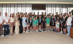 Genç yüzücüler dereceleri topladı! Başkan Acar’dan sporculara tebrik