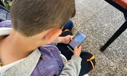 Ailelere yaz tatili uyarısı: Çocukları ekranla baş başa bırakmayın!