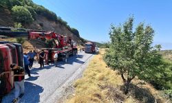 Alaşehir-Eşme karayolunda devrilen tanker yolu kapattı