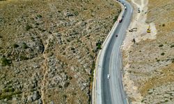 Araçları mora boyayan boya yoldan çıkmadı! Karayollarından yol için ilginç çare