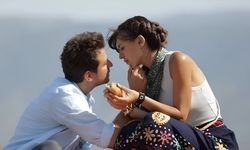 Televizyonda yeniden ekranda! Artık Oluversin Gari Filmi nerede çekildi? Konusu ne? Oyuncuları kimler?