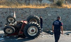 Aydın-Muğla yolunda feci kaza! Mermer yüklü tır traktöre çarptı: 1 ölü, 2 yaralı