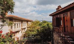 Burası İzmir en güzel saklı rotalarından biri! Sokaklarında yürürken kendinizi masal dünyasında hissedeceksiniz