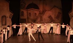 Biletleri günler öncesinden tükendi! "Zorba"ya büyük ilgi