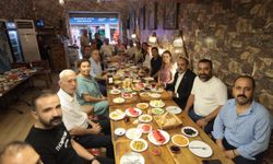 Başkanı Mutlu Kemeraltı esnafıyla bir araya geldi: “Önemli olan buraya insanları getirmek”