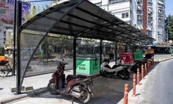 Bornova’da sıcak ve yağmura karşı yeni önlem: Bekleme noktaları koruma altına alındı