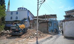 Bornova'nın bu mahallesinde trafik rahatlayacak! Yol çalışmaları devam ediyor