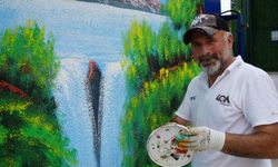 Boş duvarları sanat eserine çeviriyor! 59 yaşındaki ressam Bob Ross'a benzetiliyor