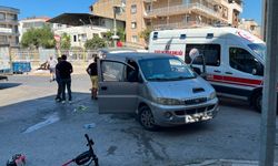 Buca'da feci kaza! Scooter sürücüsüne otomobil çarptı: 1 kişi yaralı