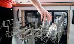 Bulaşık makinesinde matlaşan bardaklara son! Meğer bu yüzden matlaşıyormuş: Dakikalar içinde pırıl pırıl  olacak