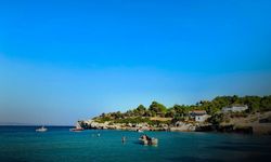 Çeşme ve Foça'yı unutun! İzmir'in zeytin ağaçlarıyla kaplı turkuaz cenneti: Boyabağı koyu adeta aileler için