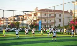 Çeşme’de yenilenen halı sahalarda etkinlik var! Sıradaki mahalleler belli oldu