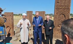 Cumhurbaşkanı Erdoğan Ahlat'ta Selçuklu mezar taşlarını inceledi: Gözler Kabine Toplantısı'nda