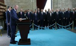 Cumhurbaşkanı Erdoğan'dan Anıtkabir'de önemli mesaj: "İstiklal ve istikbalimize kararlılıkla sahip çıkıyoruz"