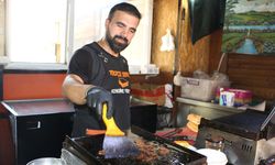Esnafın zorlu mesaisi: Dışarıda 40, tost makinesinin yanında 65 derece!