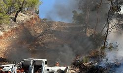 Fethiye'de korkutan yangın! Kamyonetten sıçrayan alevler ormana sıçradı