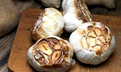 Fırınlanmış sarımsağı böyle kullanan hazır sos almıyor! Tek lokması yetmiyor