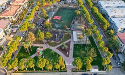 Gaziemir’de yıpranan park yenilendi! Çocuklar ve gençler için yeni alanlar oluşturuldu