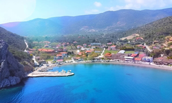 İzmir’in bu plajında şezlong,şemsiye de ücretsiz! Ama çok az kişi biliyor masmavi denizi altın kumuyla büyüleneceksiniz