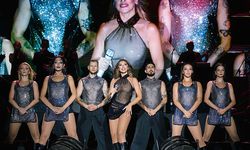 Hadise’nin Antalya konserinde duygusal anlar! Fas’tan gelen hayranı sahneye çıktı