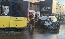 İstanbul'da feci kaza! İETT otobüsü ile otomobil çarpıştı