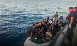 İzmir açıklarında peş peşe iki operasyon! 3'ü çocuk 44 göçmen yakalandı