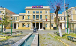 İzmir Atatürk Lisesi nerede, nasıl gidilir? ESHOT gidiyor mu? Yurdu var mı? 2026